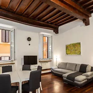 Cartari In Apartment